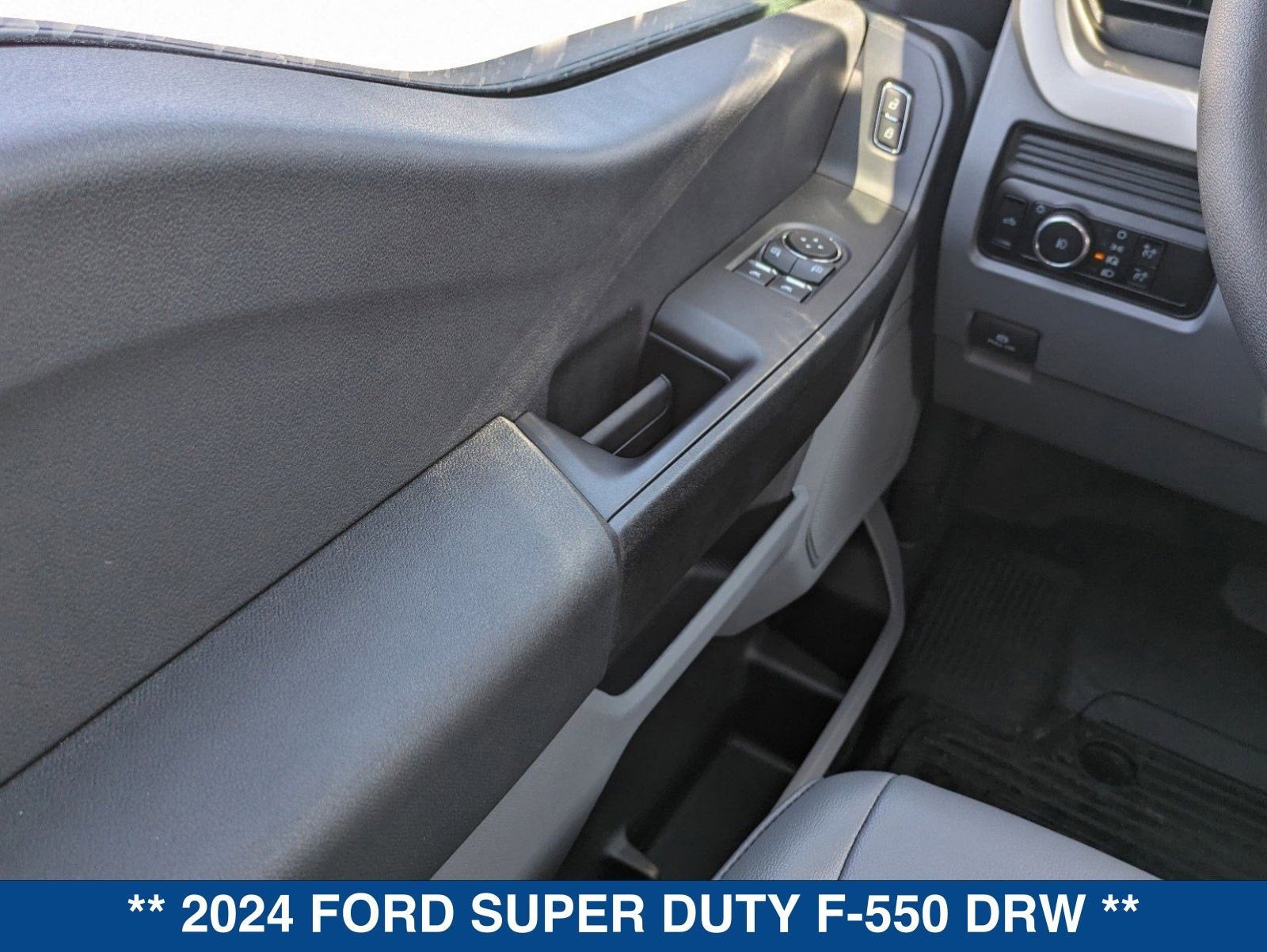 2024 Ford Super Duty F-550 DRW XL