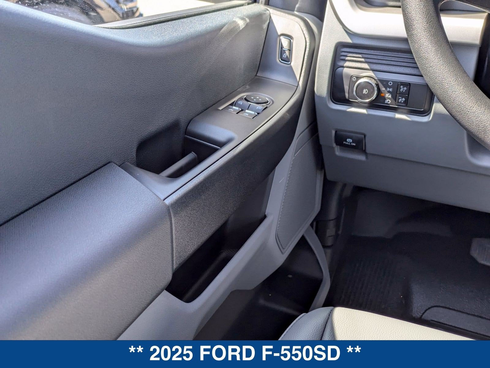 2025 Ford F-550SD XL