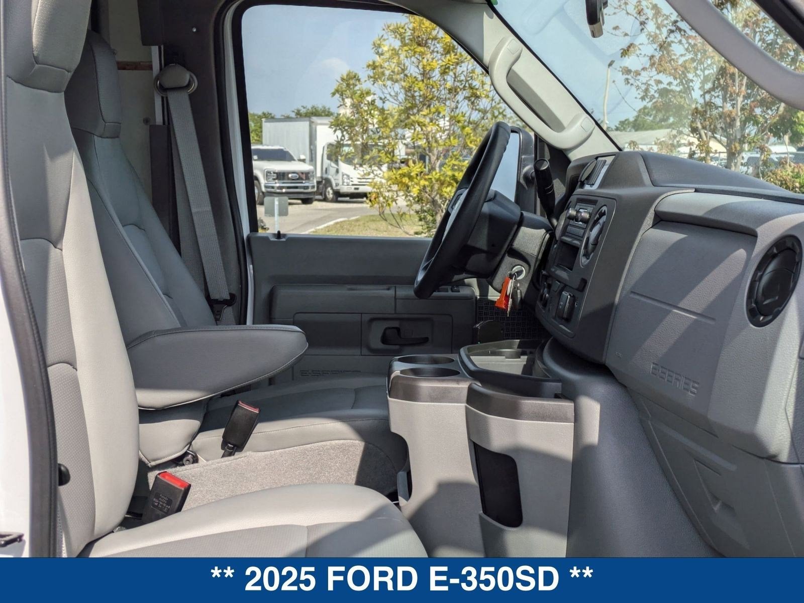 2025 Ford E-350SD E-350 SRW
