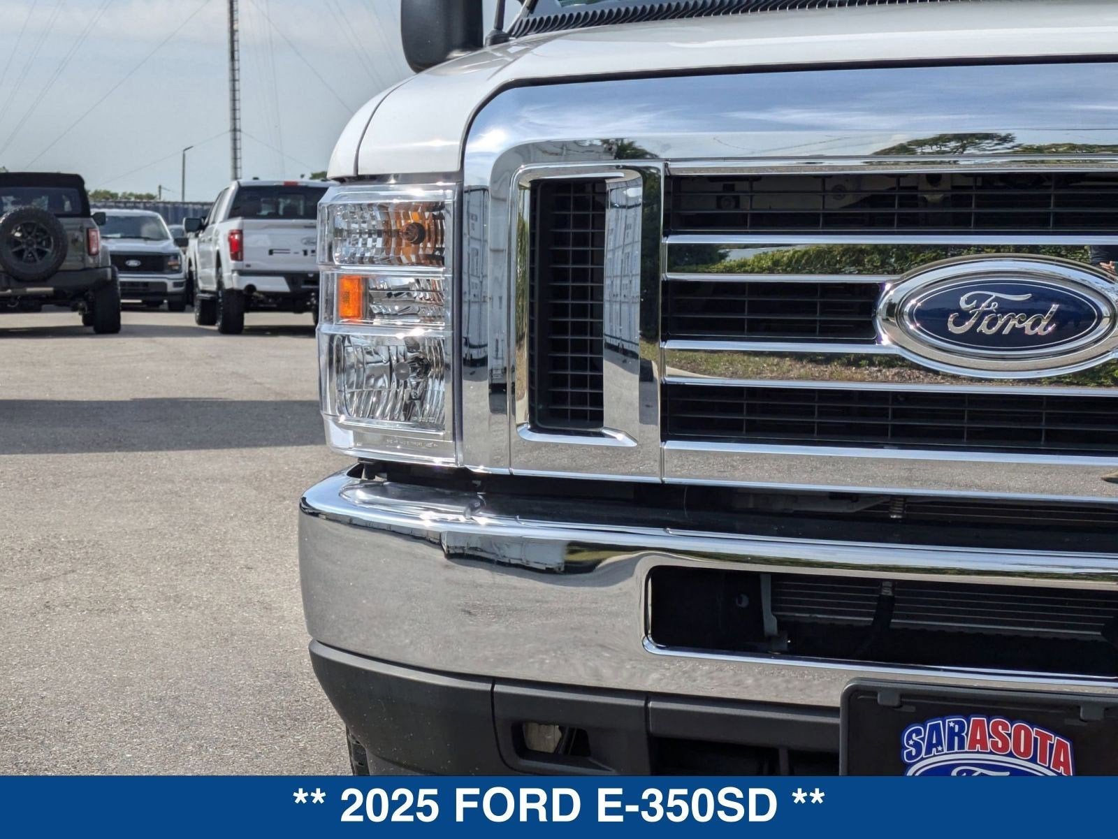 2025 Ford E-350SD E-350 SRW