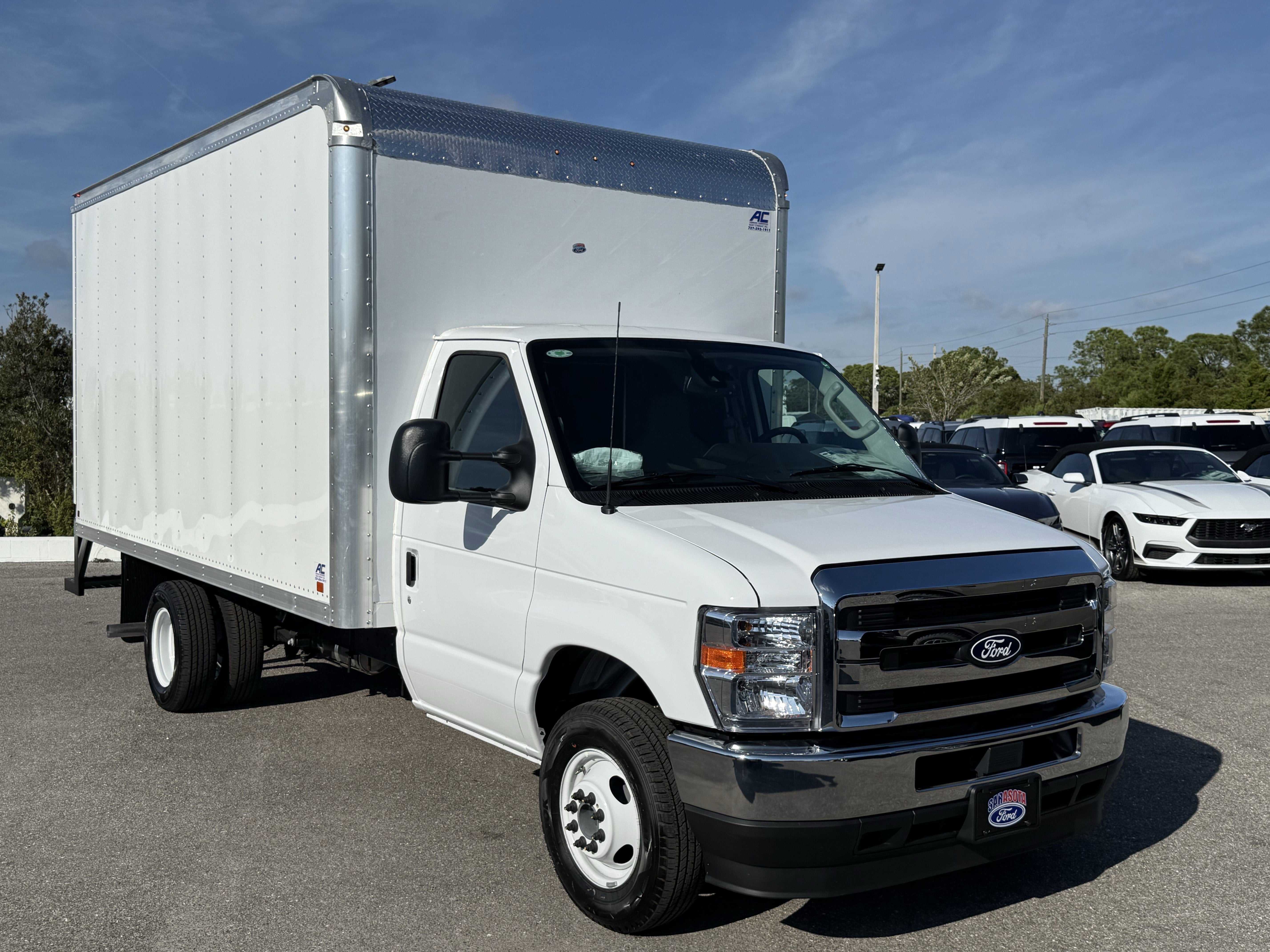 2026 Ford E-350SD E-350 SRW