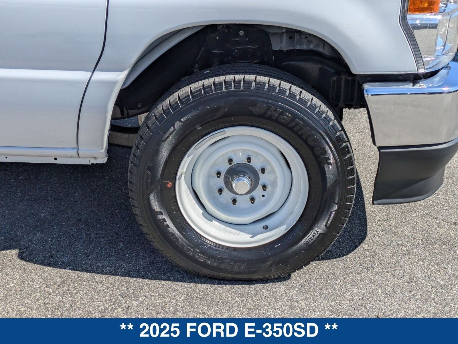 2025 Ford E-350SD E-350 SRW