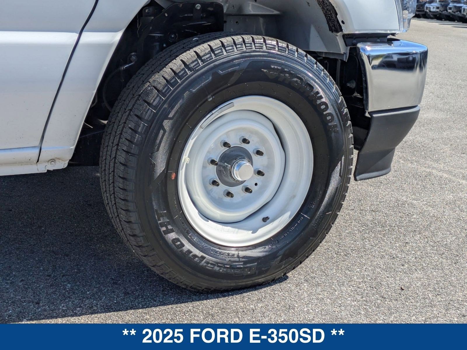 2025 Ford E-350SD E-350 SRW