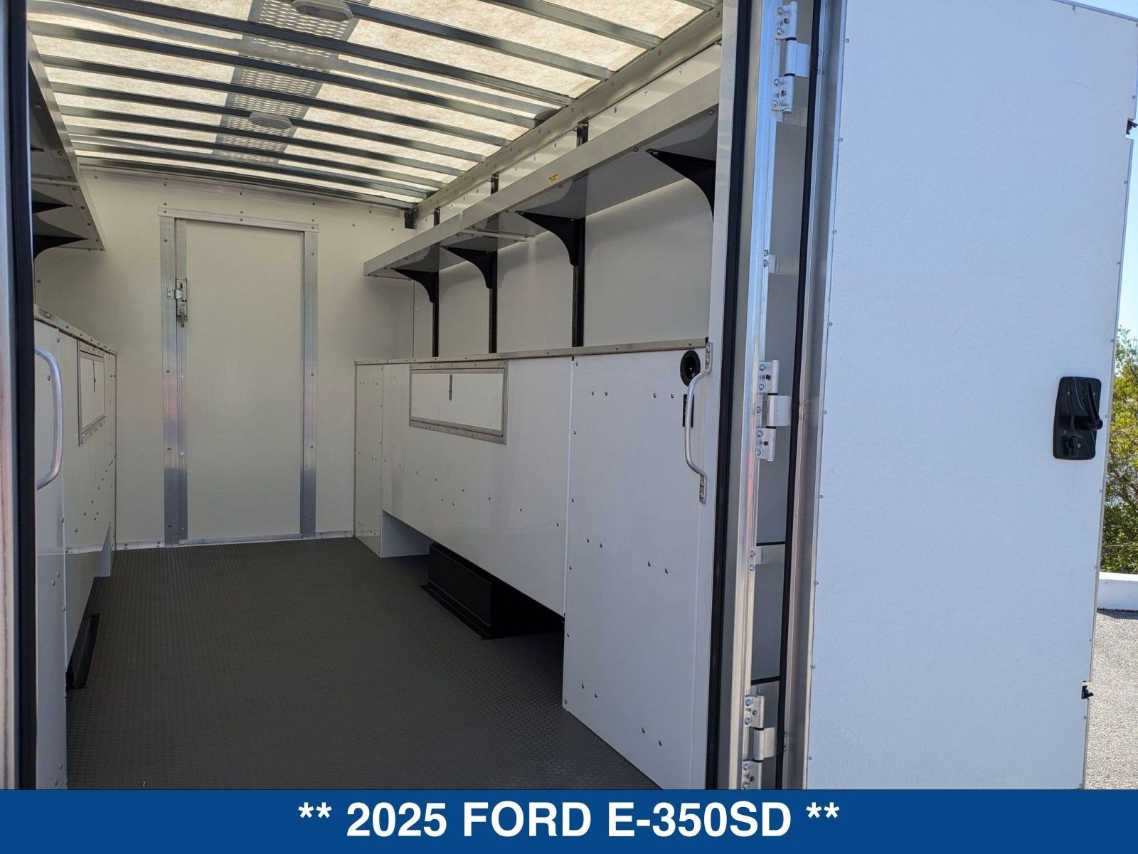 2025 Ford E-350SD E-350 SRW