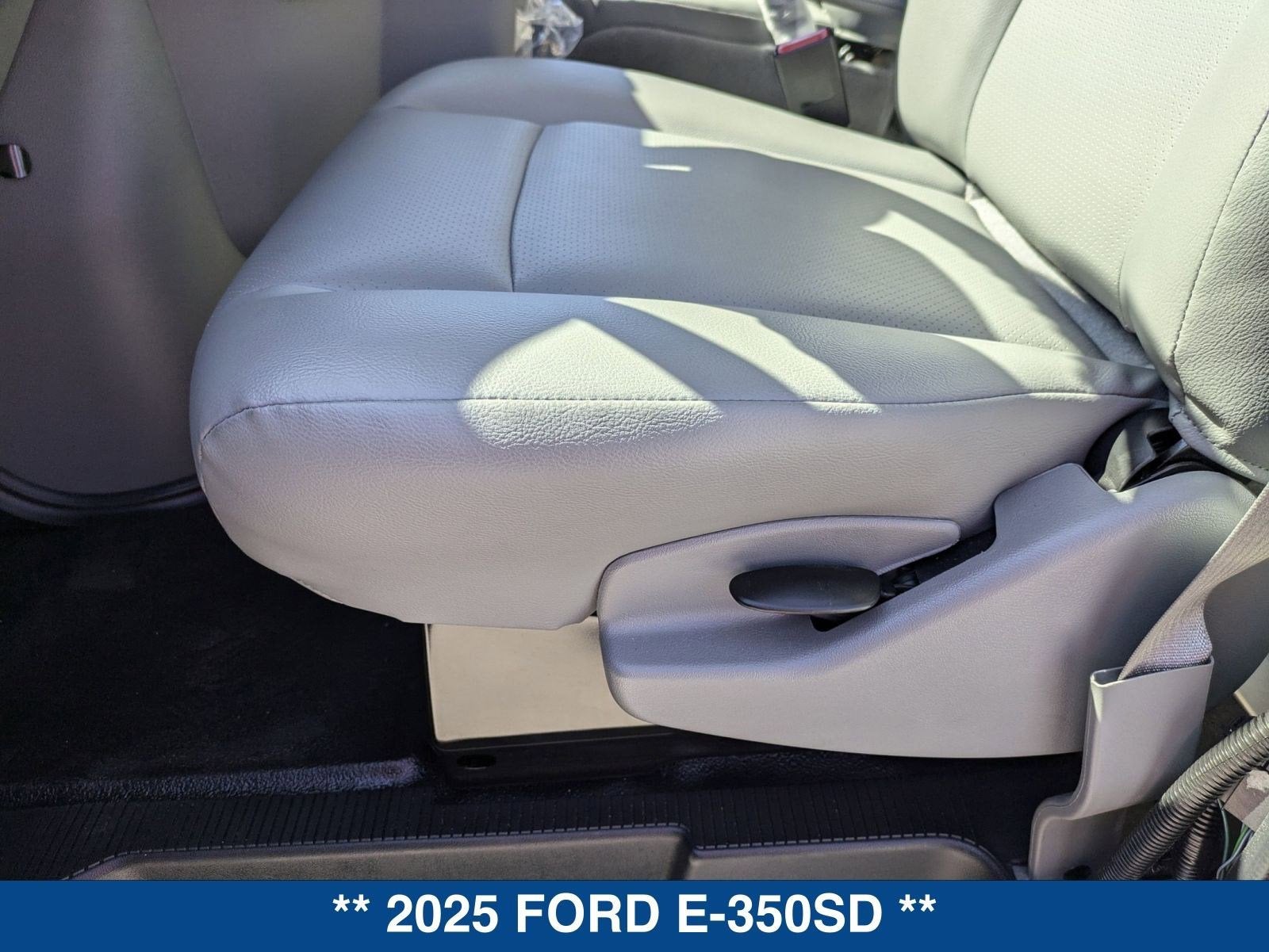 2025 Ford E-350SD E-350 SRW