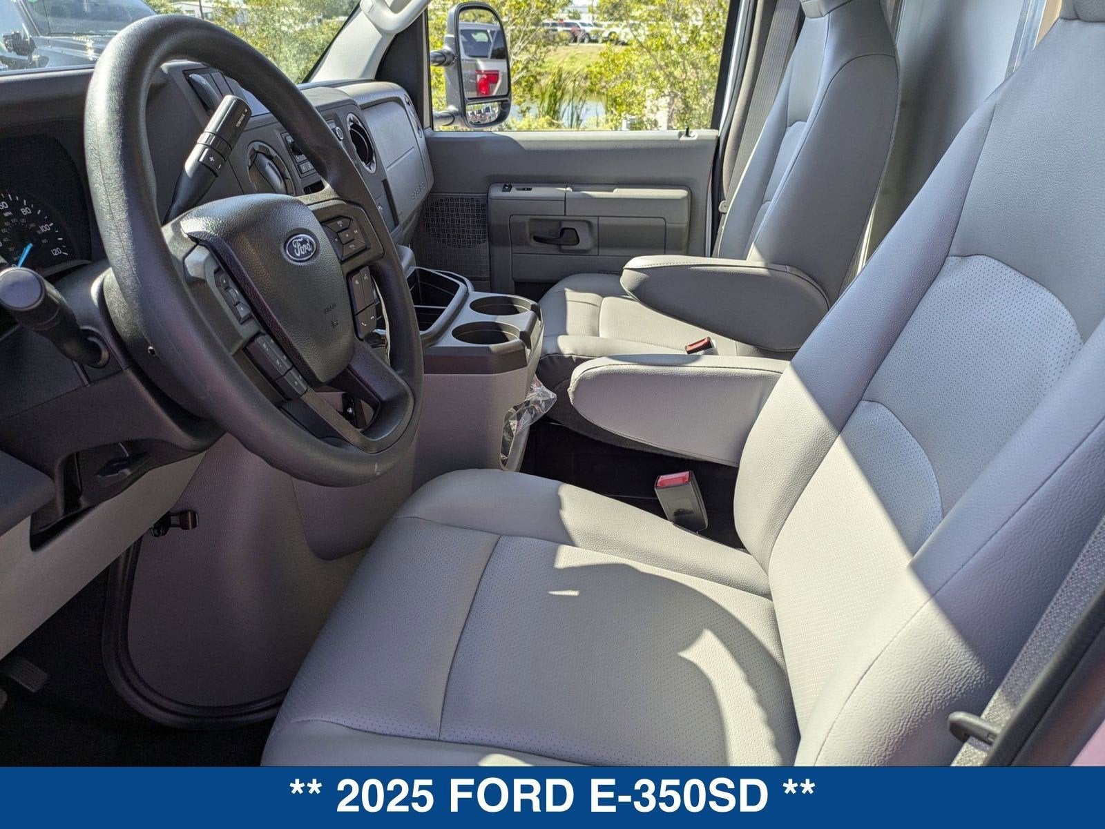 2025 Ford E-350SD E-350 SRW