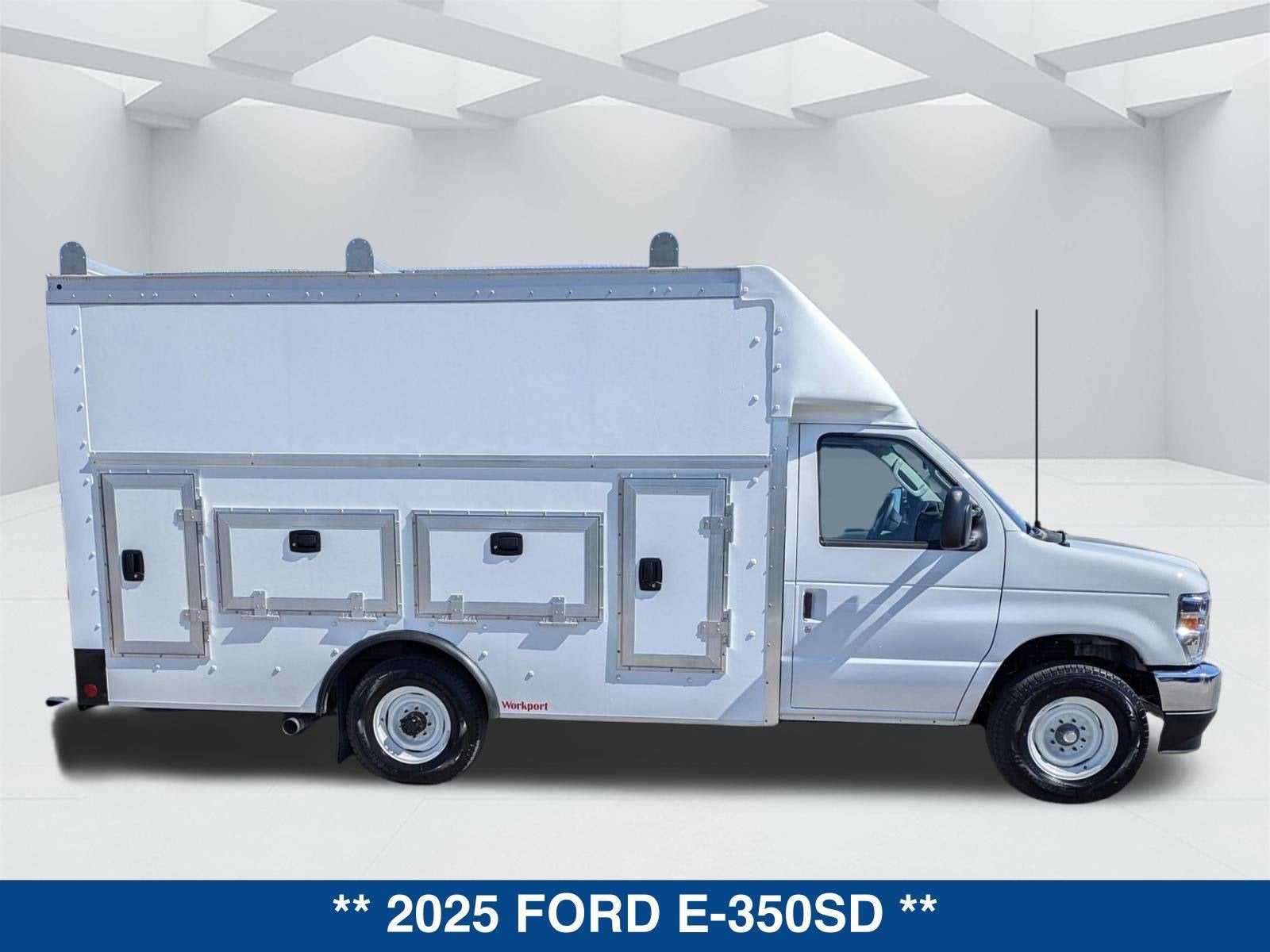 2025 Ford E-350SD E-350 SRW