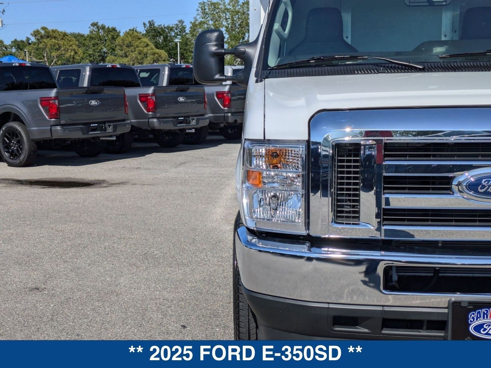 2025 Ford E-350SD E-350 SRW