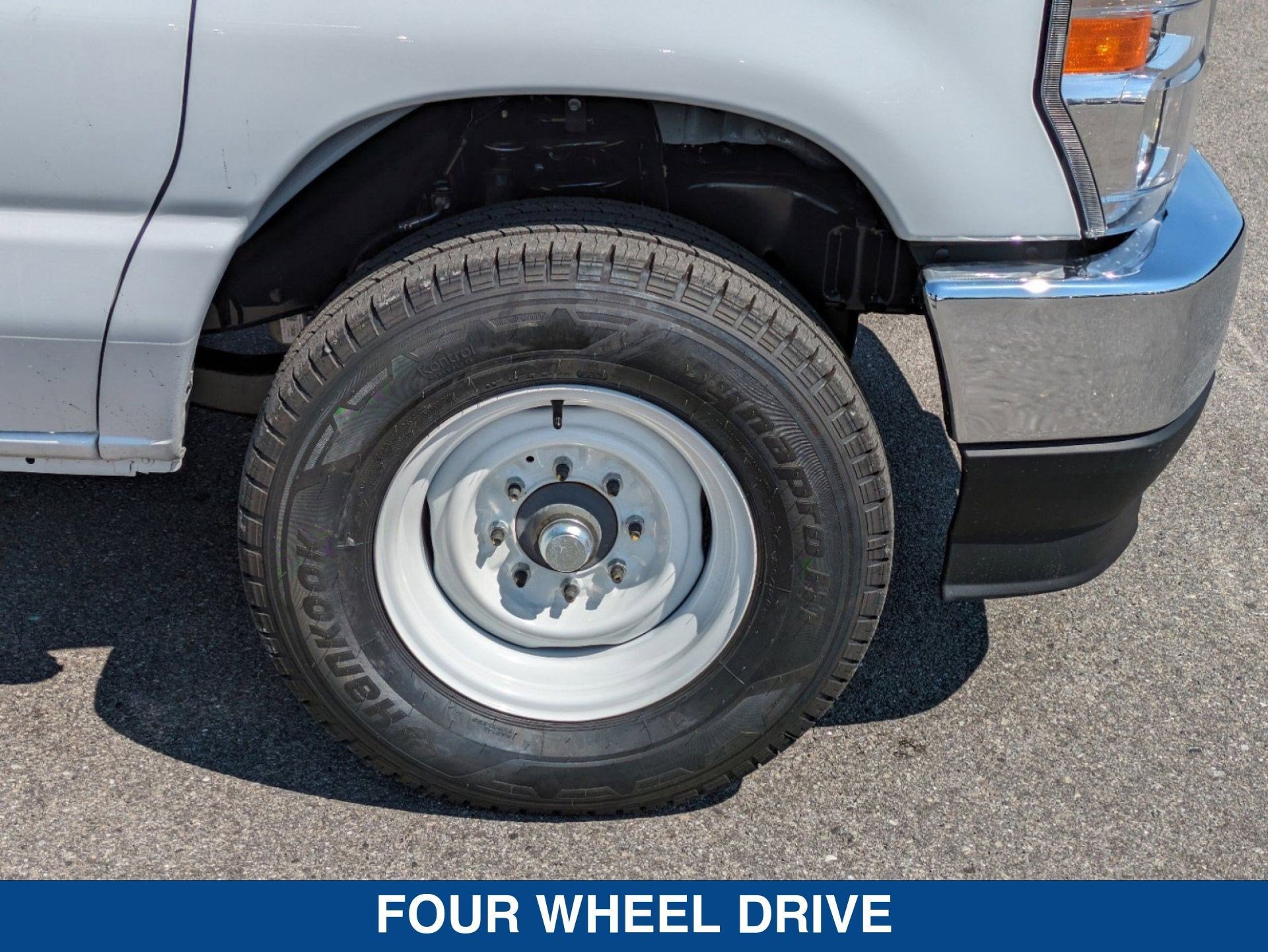 2025 Ford E-Series Cutaway E-350 SRW