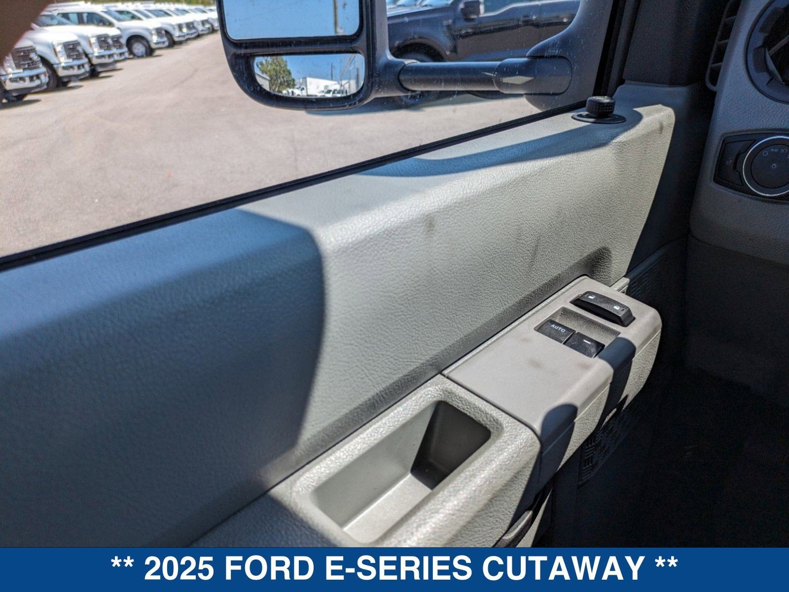 2025 Ford E-Series Cutaway E-350 SRW