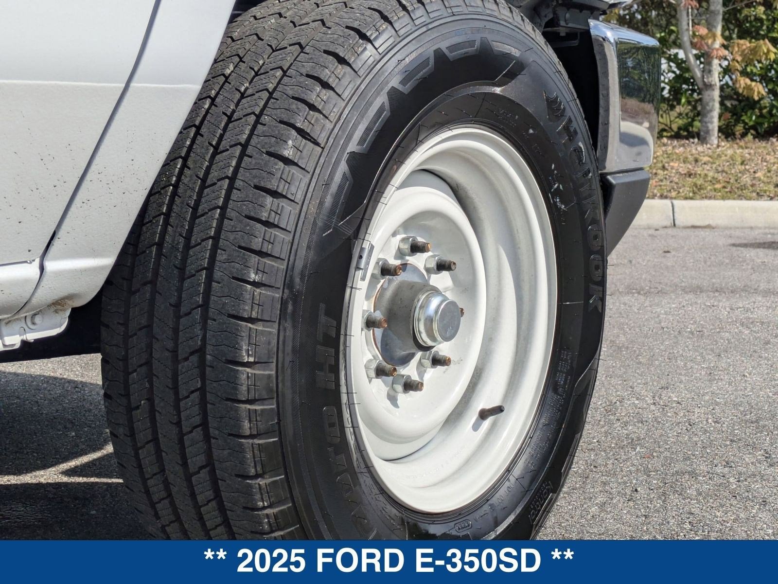 2025 Ford E-350SD E-350 SRW