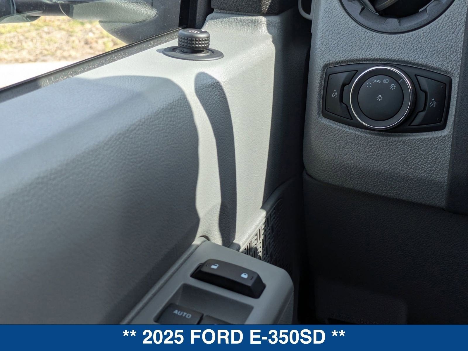 2025 Ford E-350SD E-350 SRW