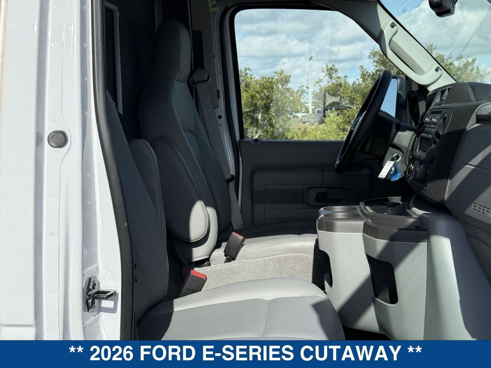 2026 Ford E-Series Cutaway E-350 SRW
