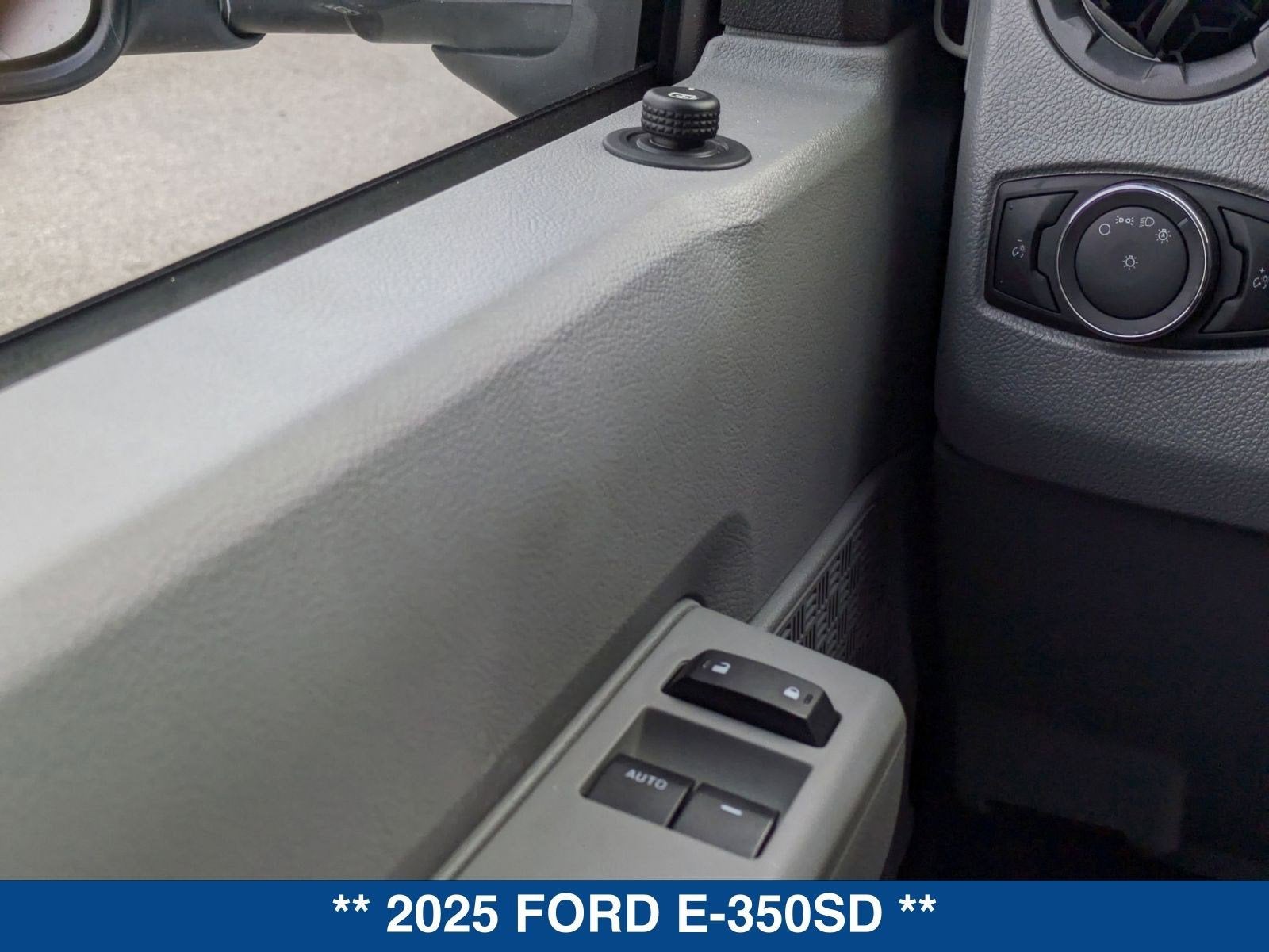 2025 Ford E-350SD E-350 SRW