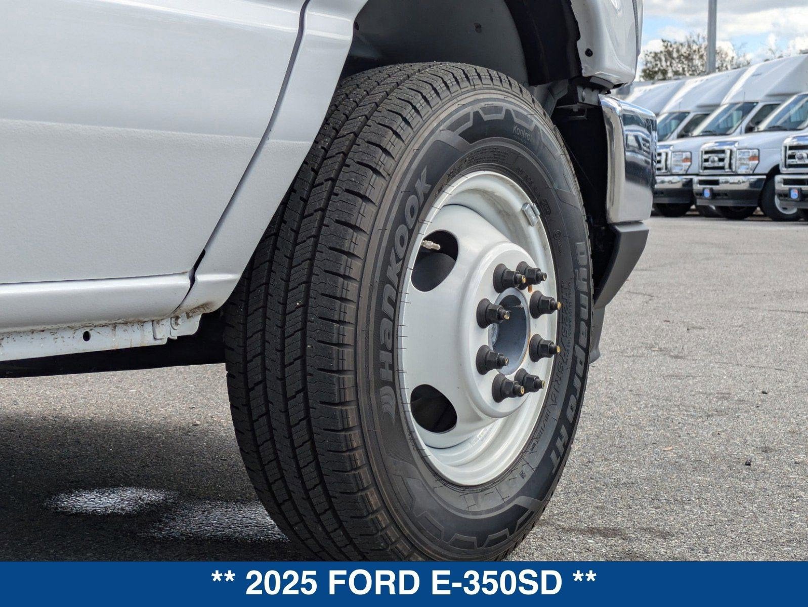 2025 Ford E-350SD E-350 SRW