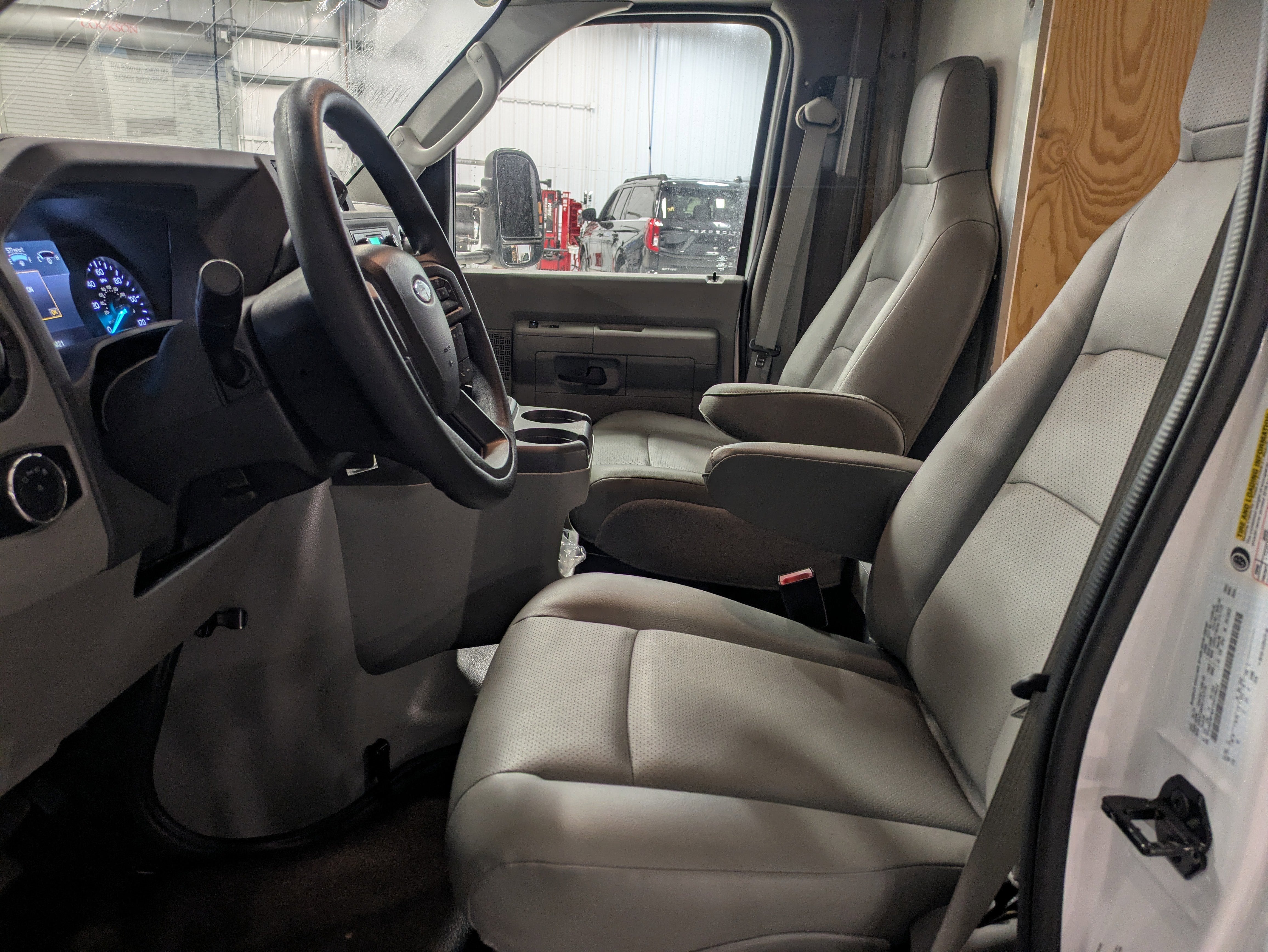 2026 Ford E-Series Cutaway E-450 DRW