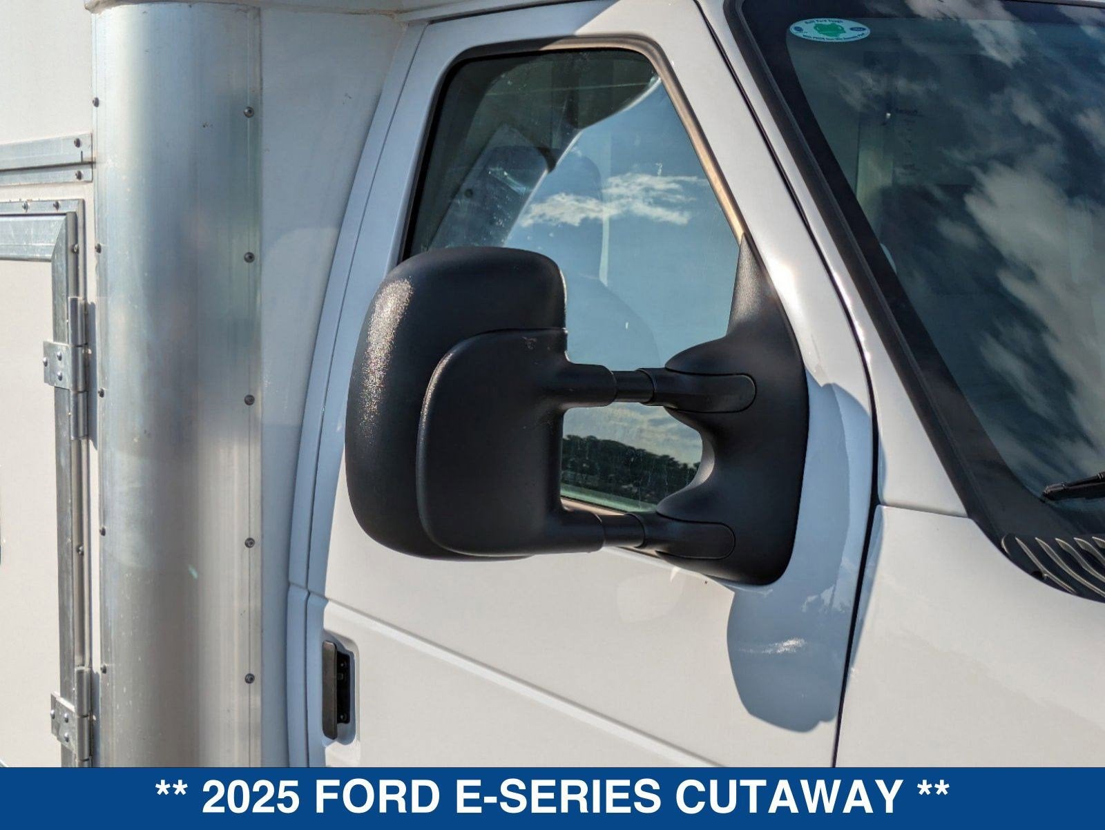2025 Ford E-Series Cutaway E-450 DRW