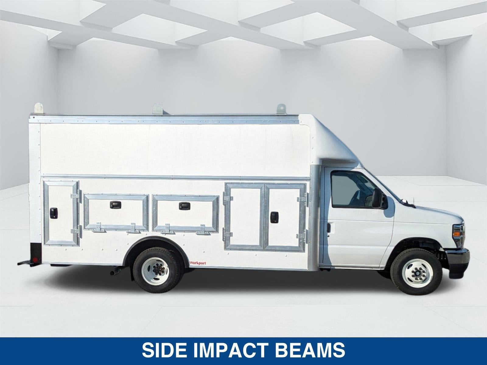 2025 Ford E-Series Cutaway E-450 DRW