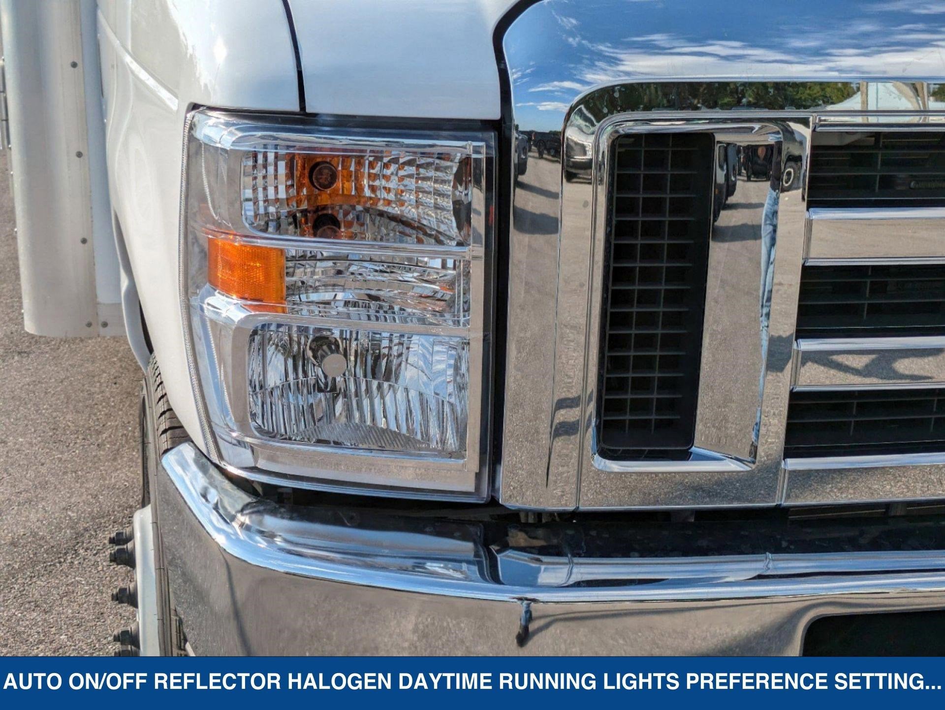 2025 Ford E-Series Cutaway E-450 DRW