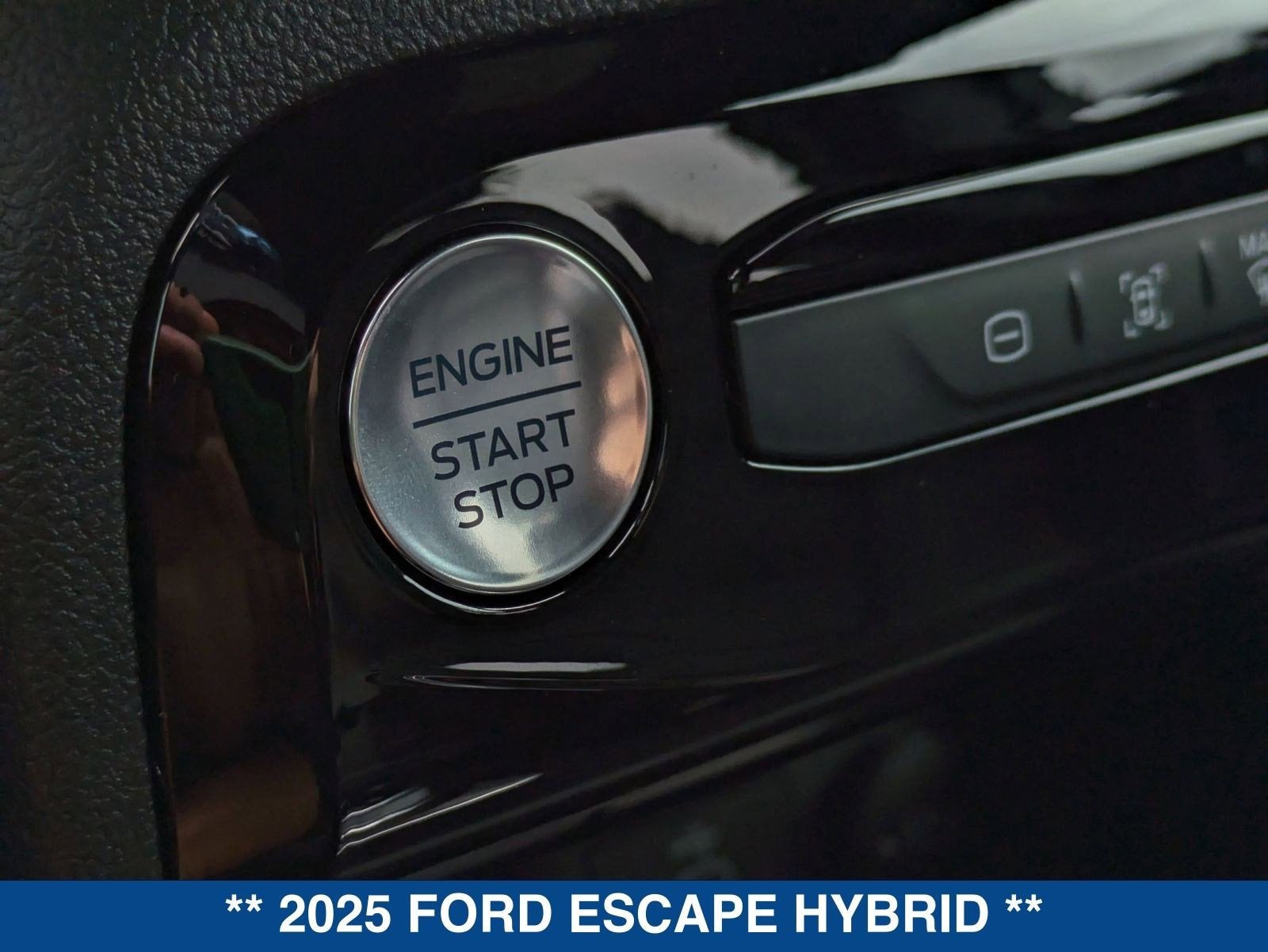 2025 Ford Escape Hybrid ST-Line