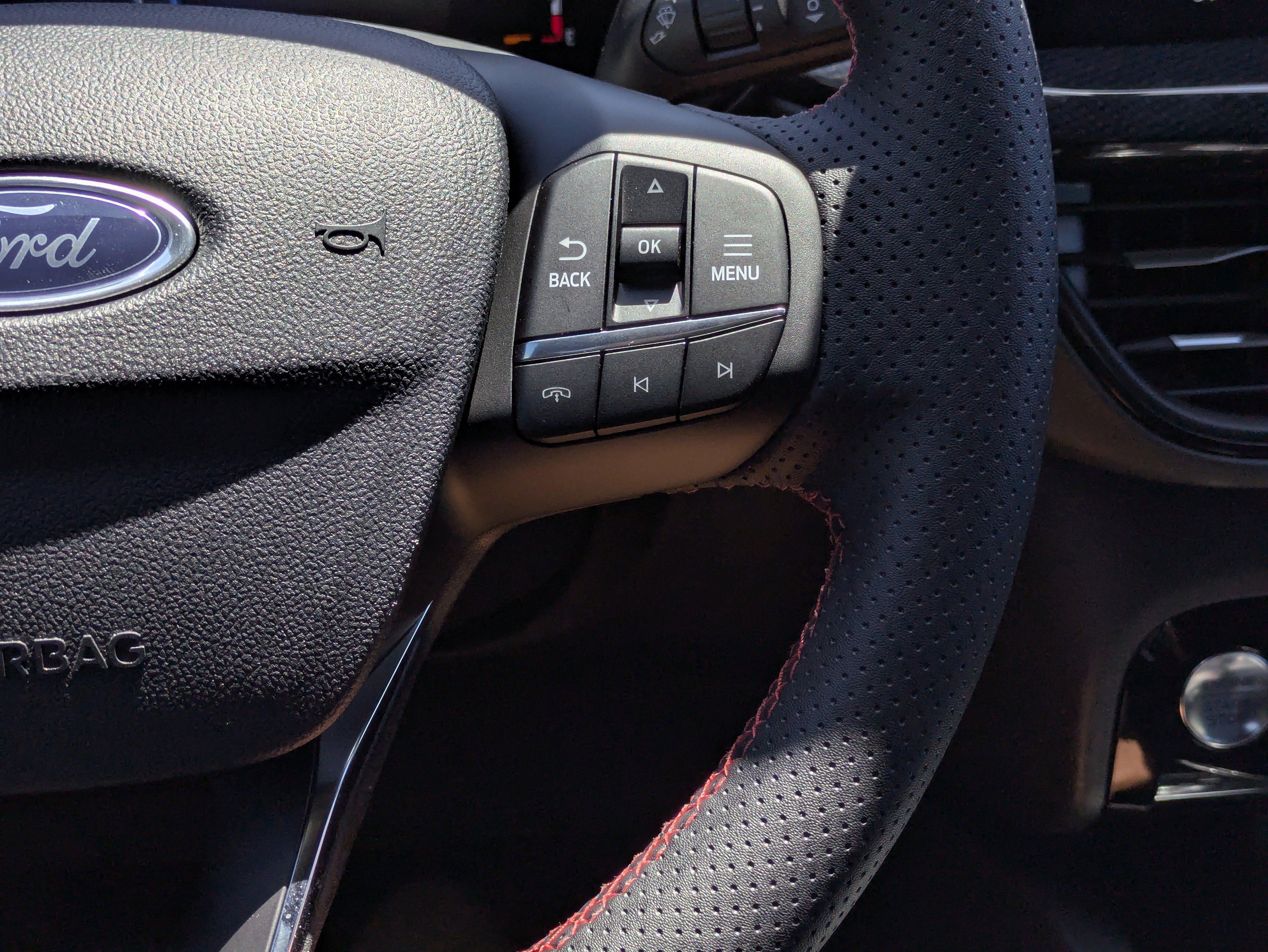 2025 Ford Escape Hybrid ST-Line