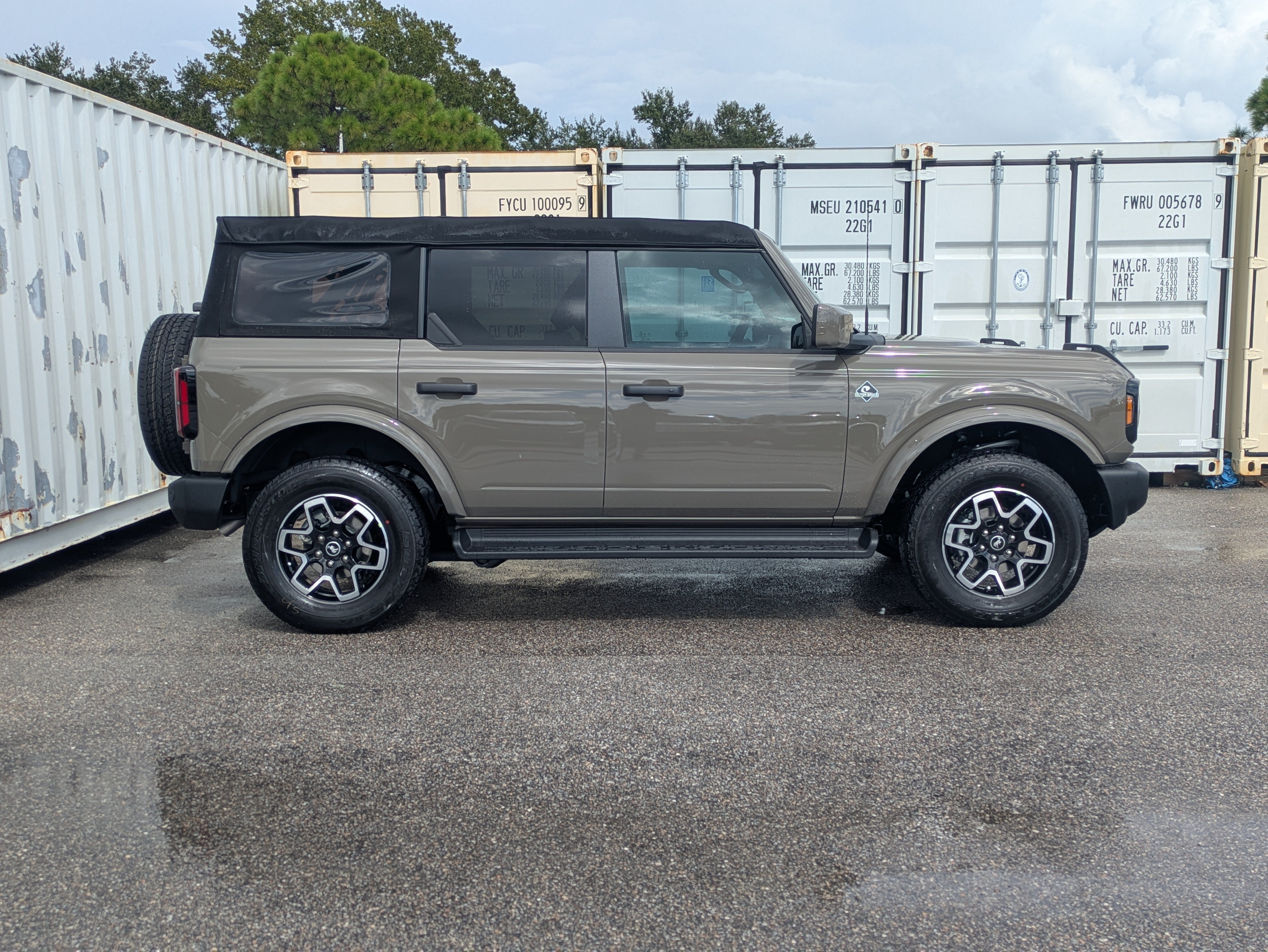 2026 Ford Bronco Outer Banks