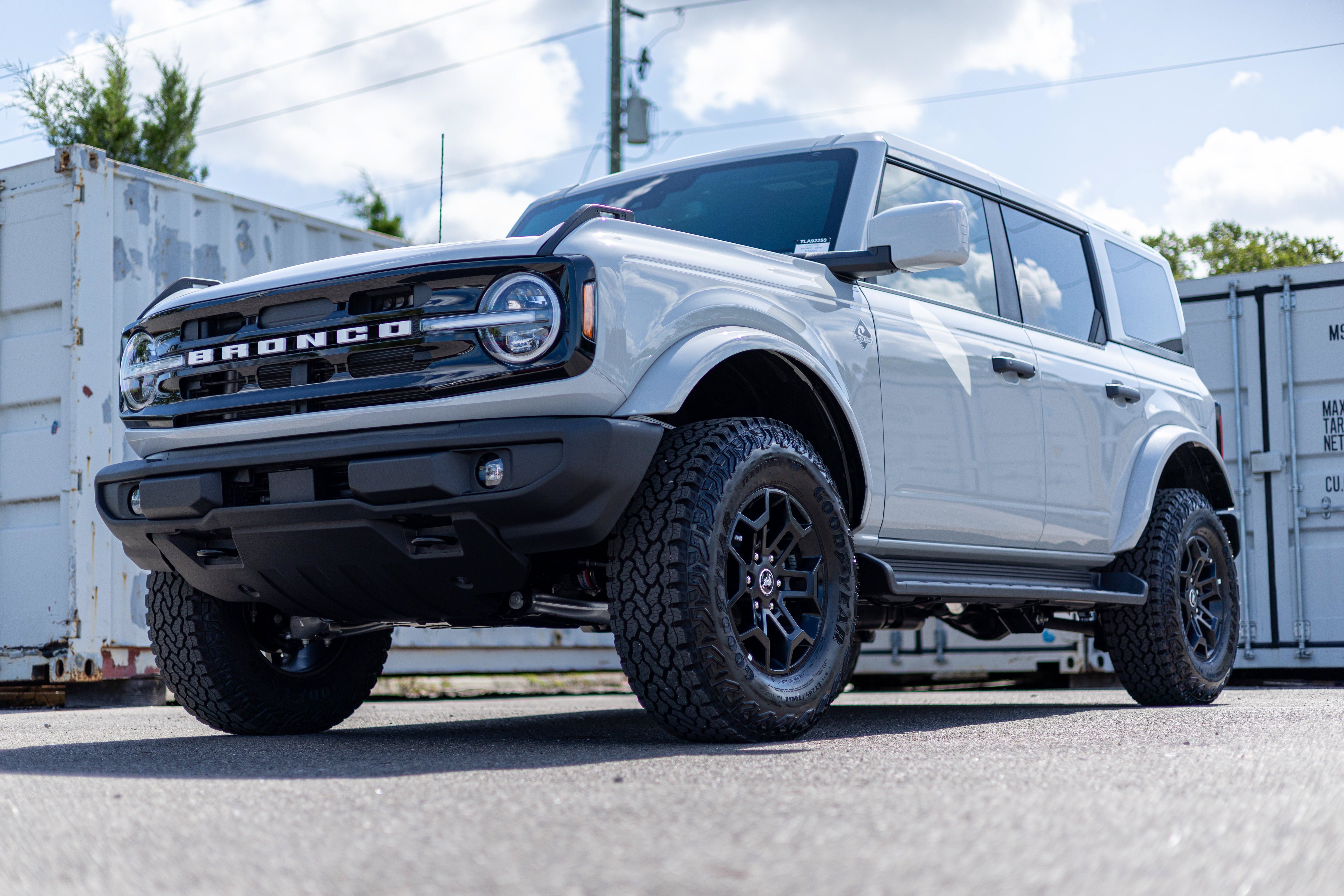 2026 Ford Bronco Outer Banks