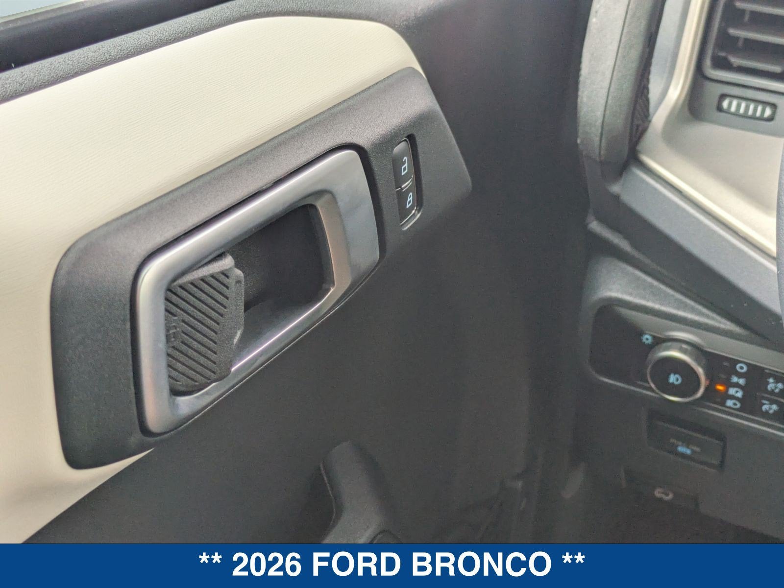 2026 Ford Bronco Outer Banks