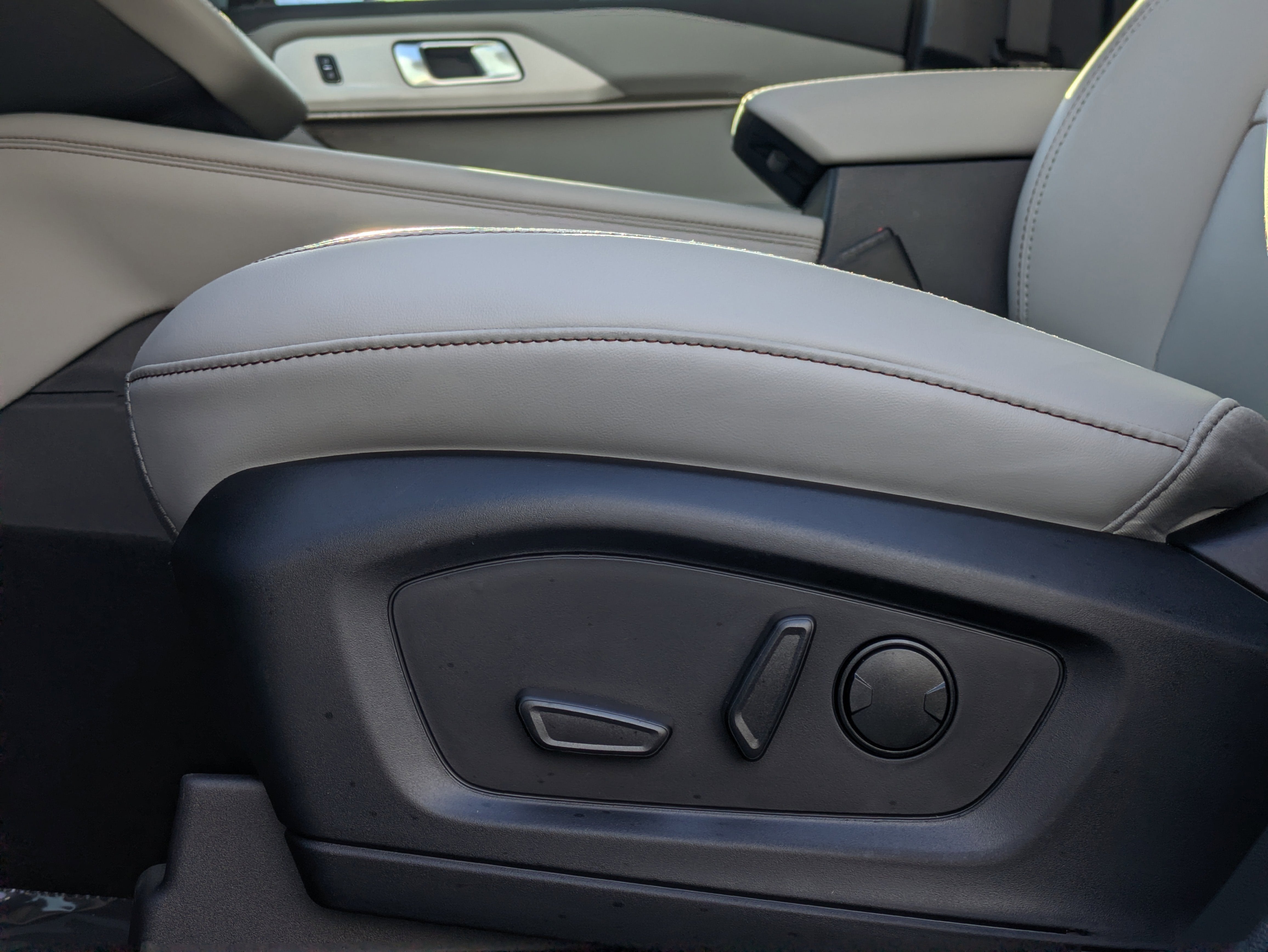 2026 Ford Explorer Active (100A)