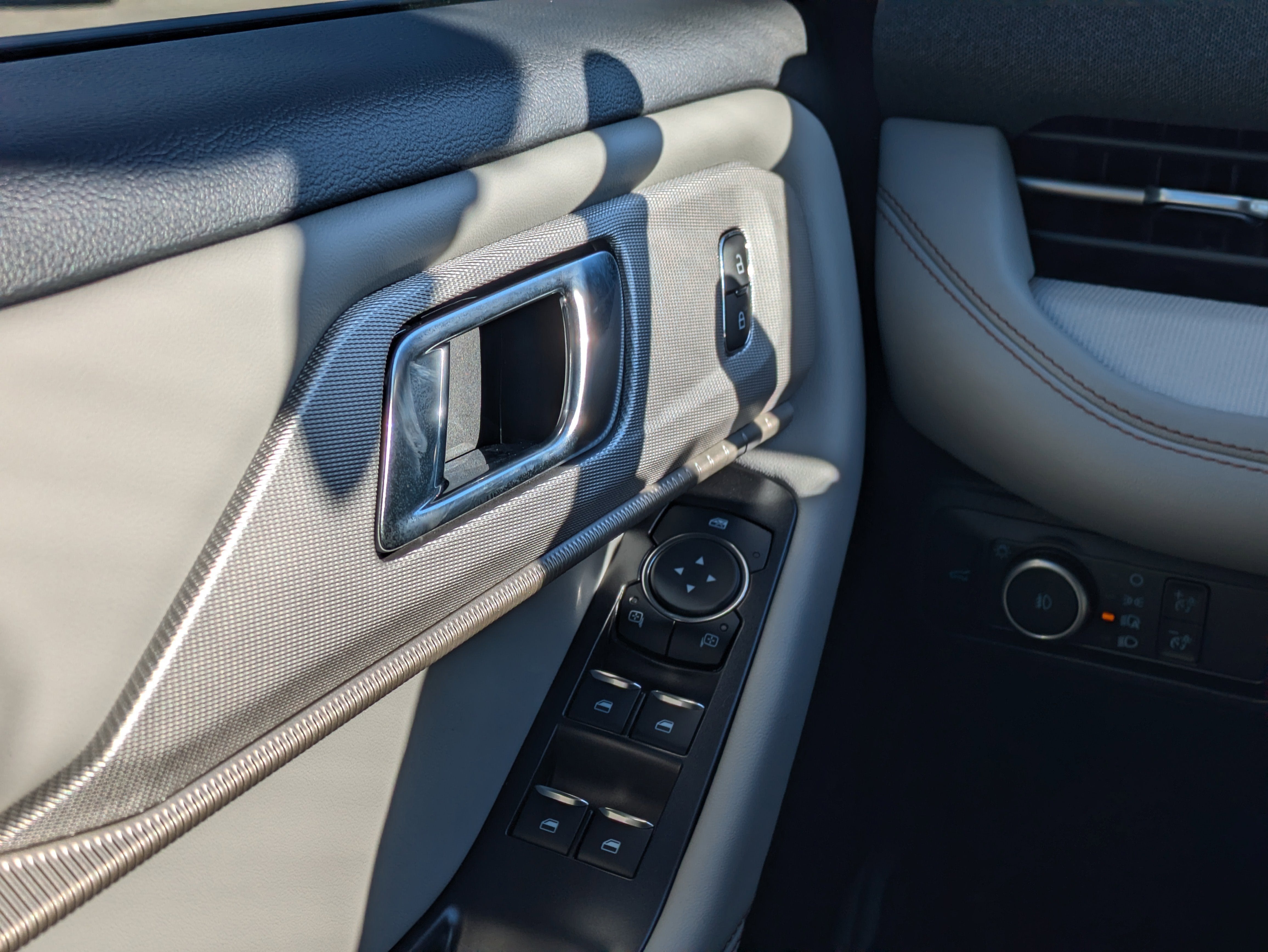 2026 Ford Explorer Active (100A)