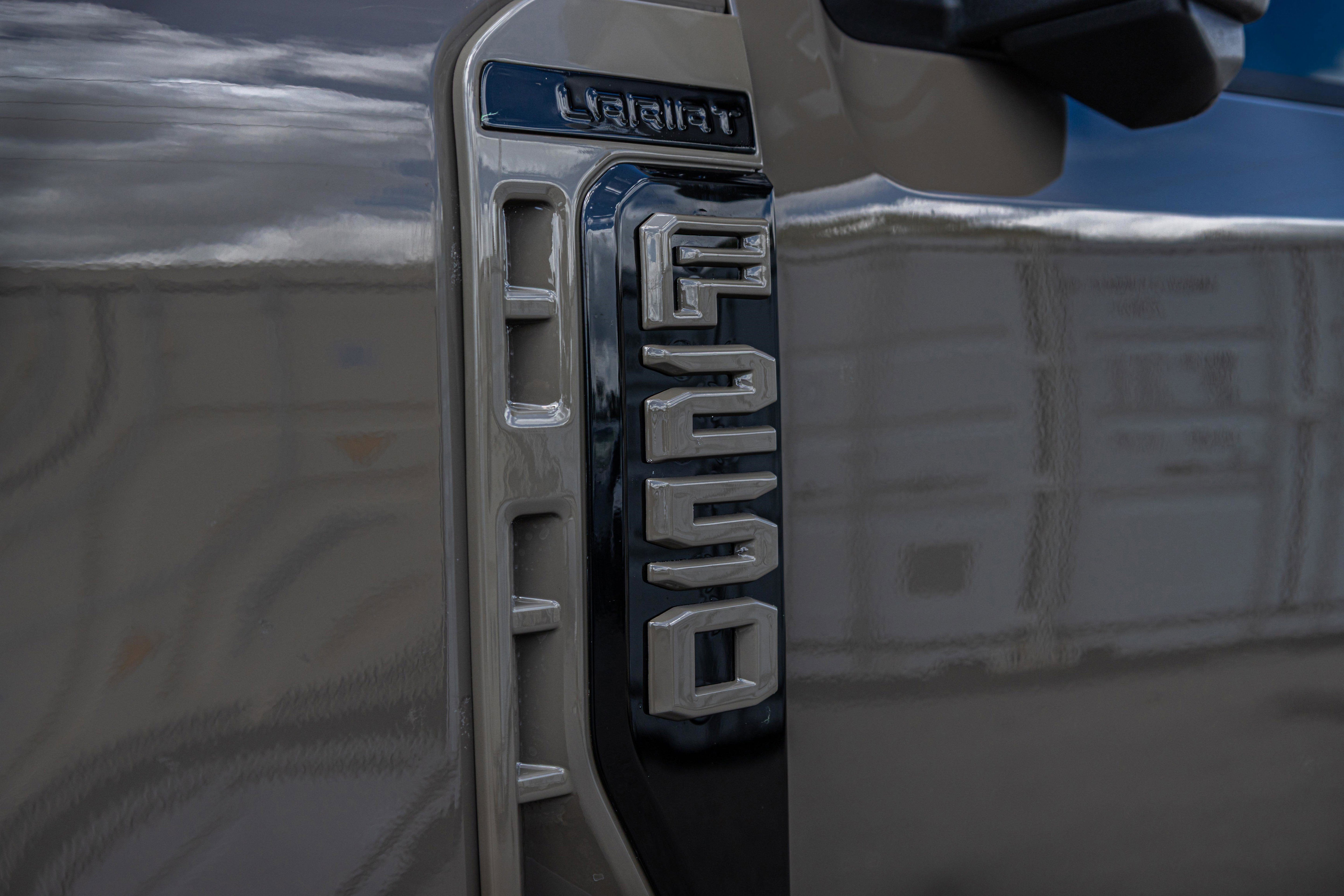 2026 Ford SUPER DUTY F-250 Lariat