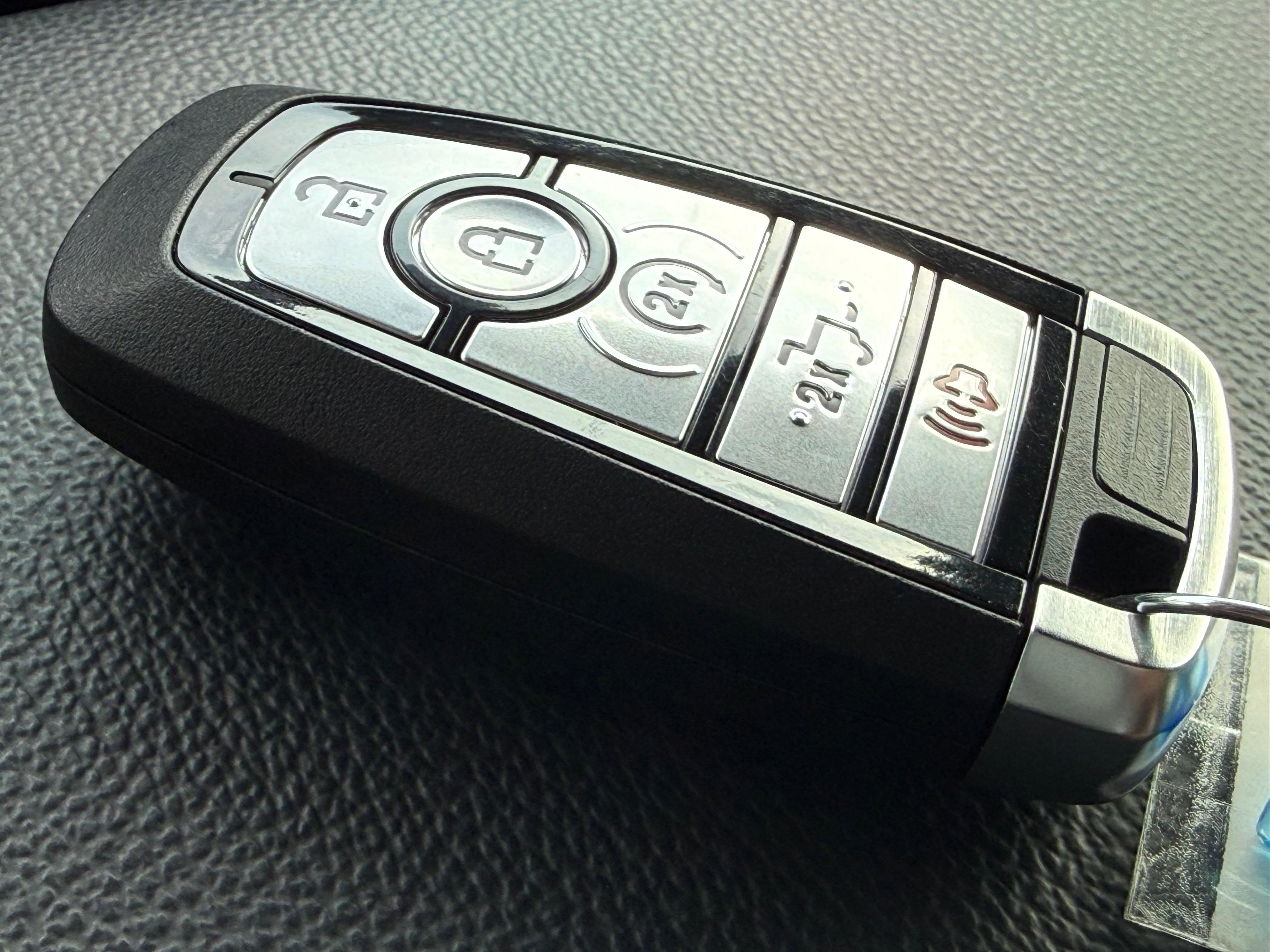 2025 Ford SUPER DUTY F-250 Lariat