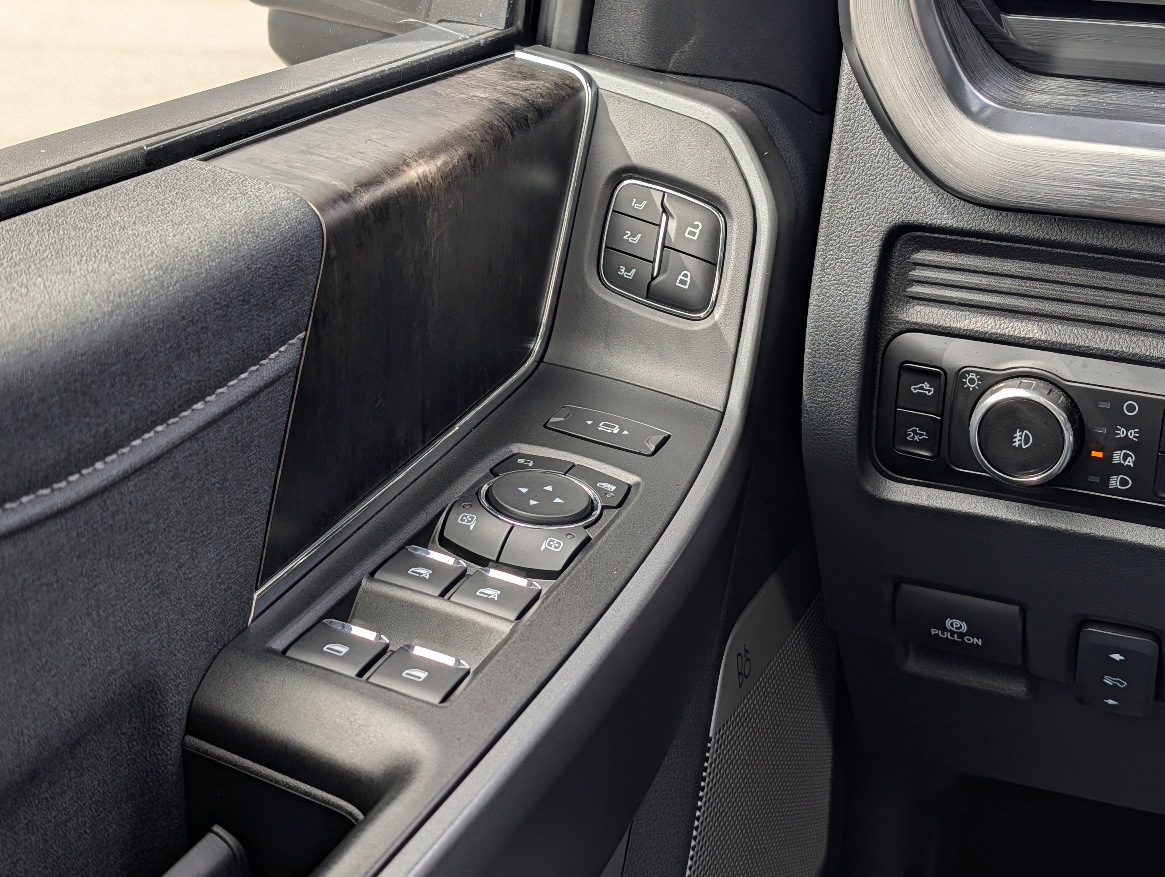 2025 Ford Super Duty F-250 SRW LARIAT