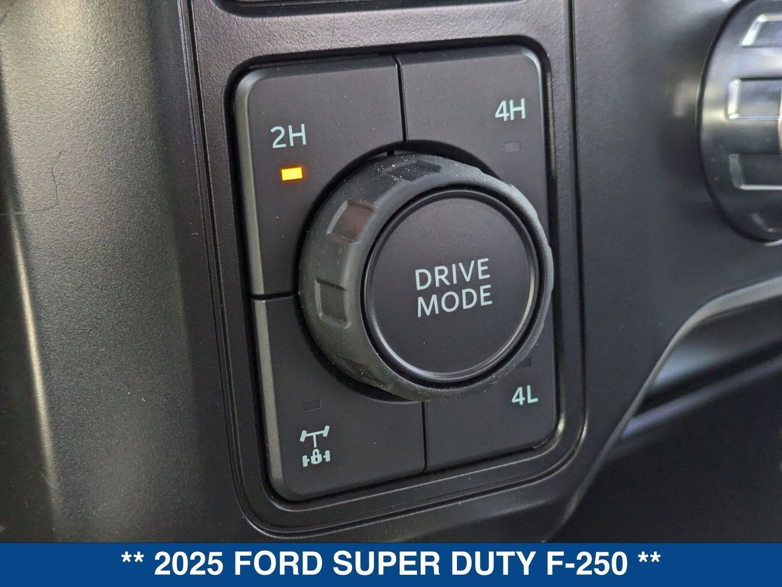 2025 Ford SUPER DUTY F-250 Lariat