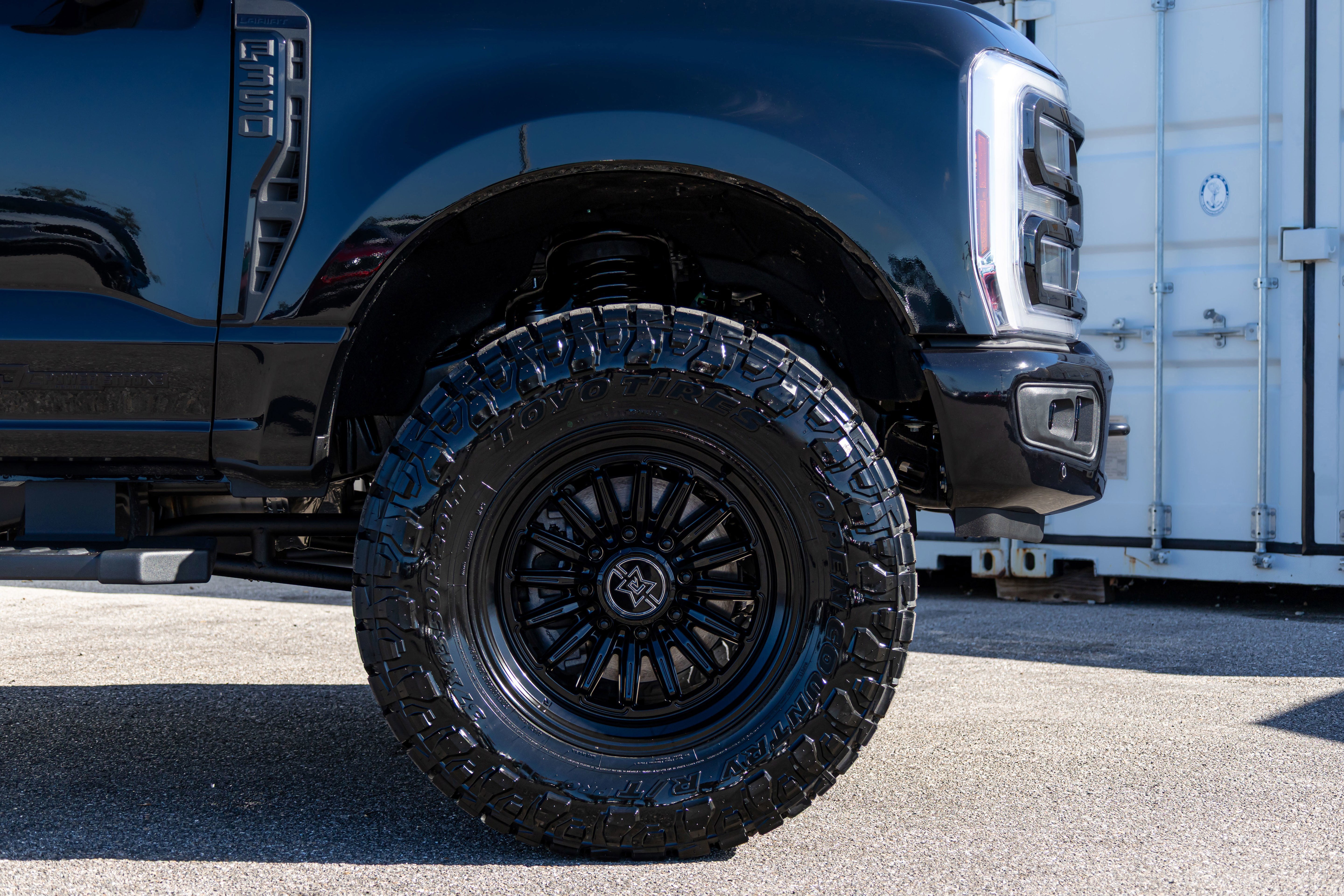 2025 Ford Super Duty F-350 SRW LARIAT