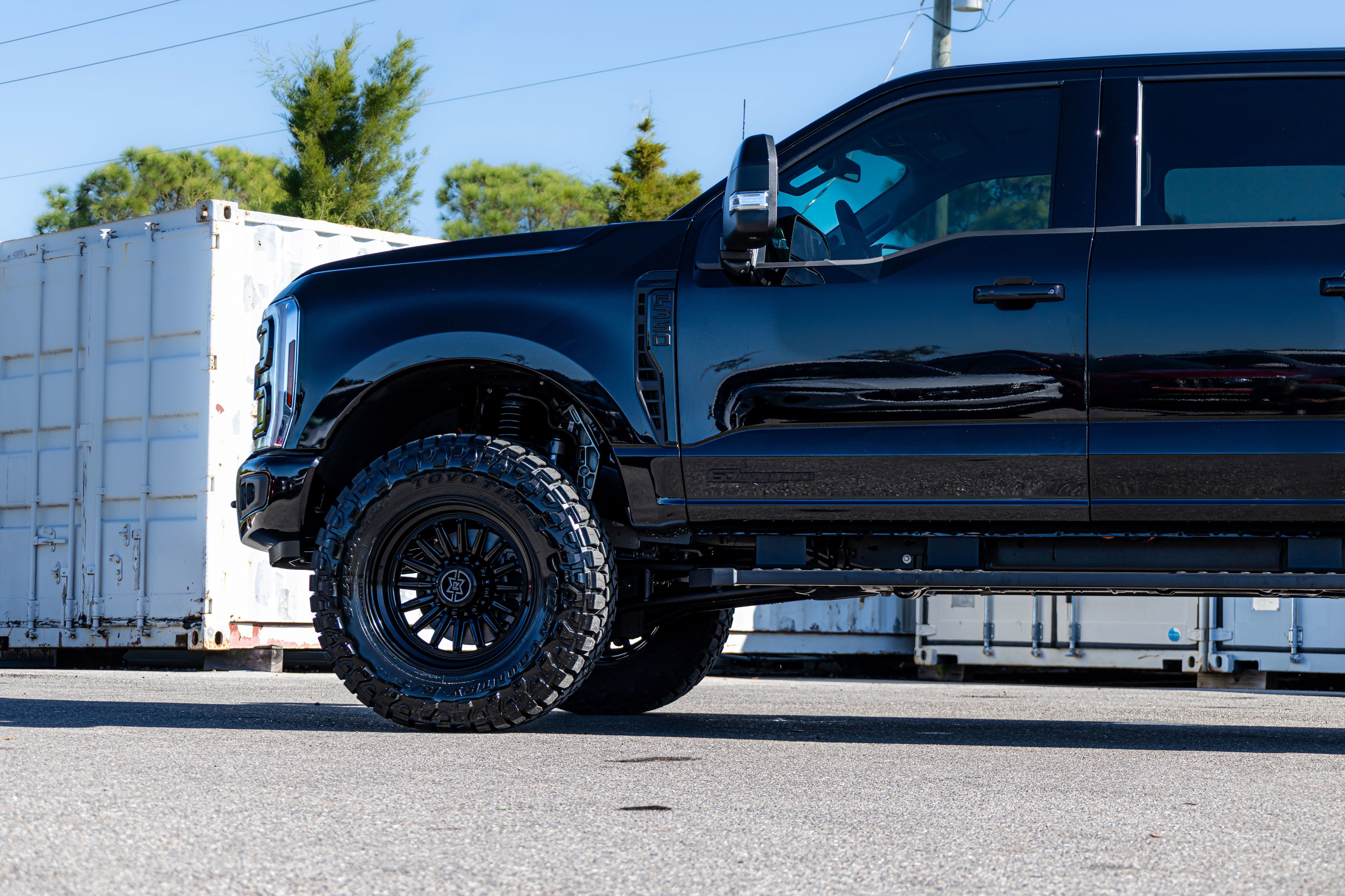 2025 Ford Super Duty F-350 SRW LARIAT