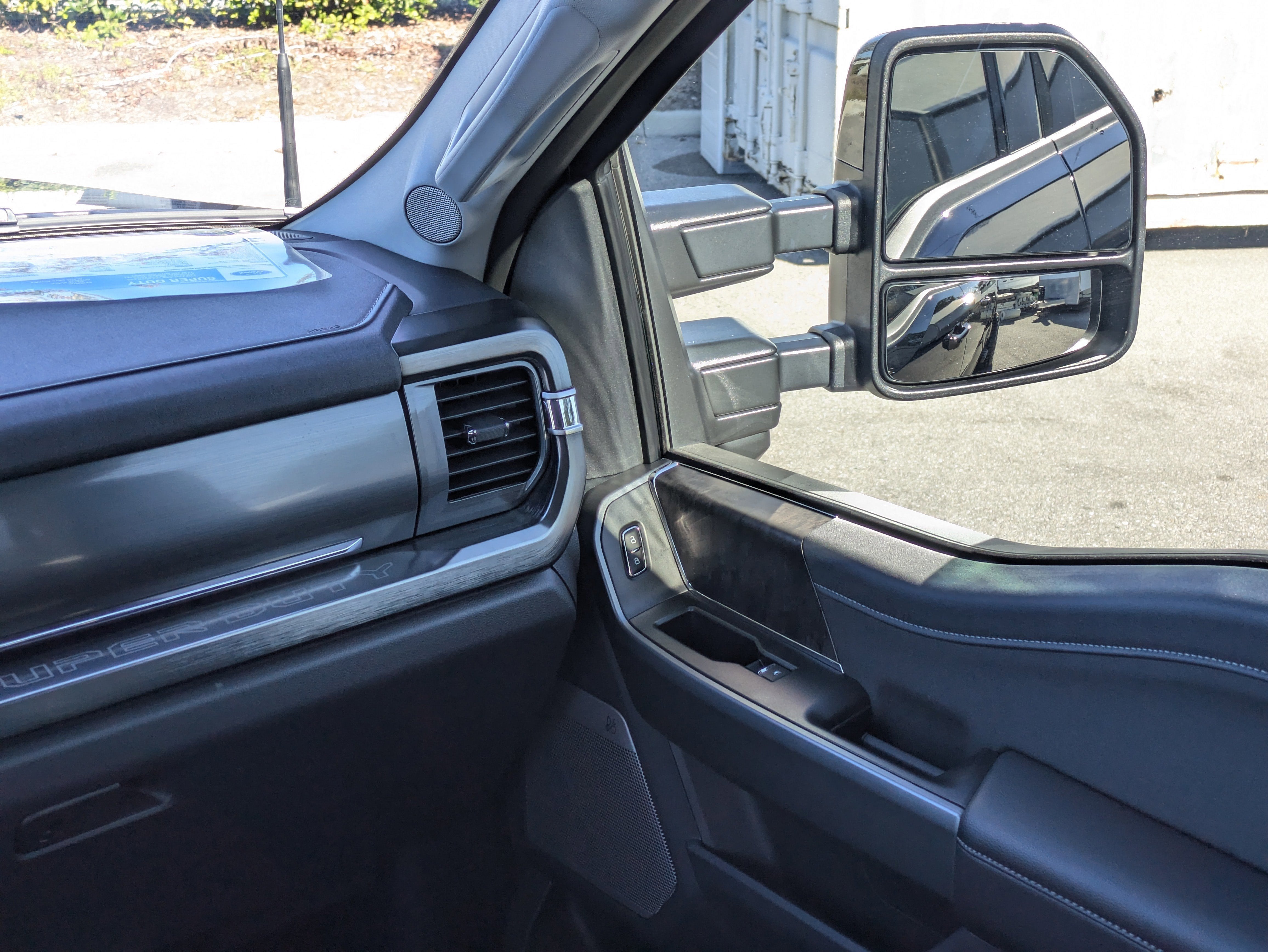 2025 Ford Super Duty F-350 SRW LARIAT